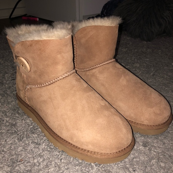 BRAND NEW UGGS - Picture 2 of 3